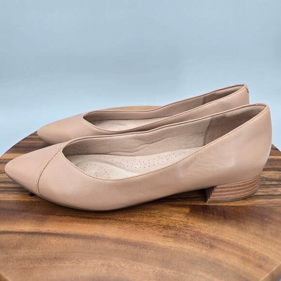 Clarks Heels Womens 11 Wide Beige Leather Pointed Toe Career Slip On Pumps Shoes - Picture 4 of 8